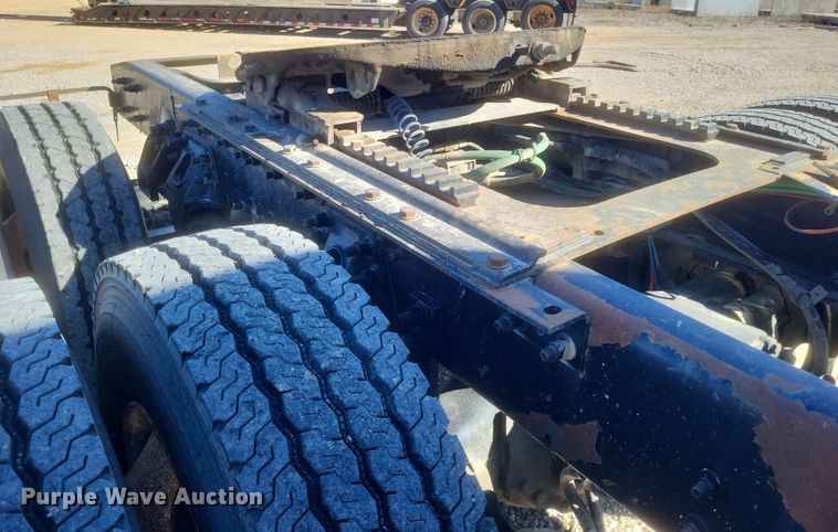 image for item DS5206 2002 Sterling LT9 semi truck