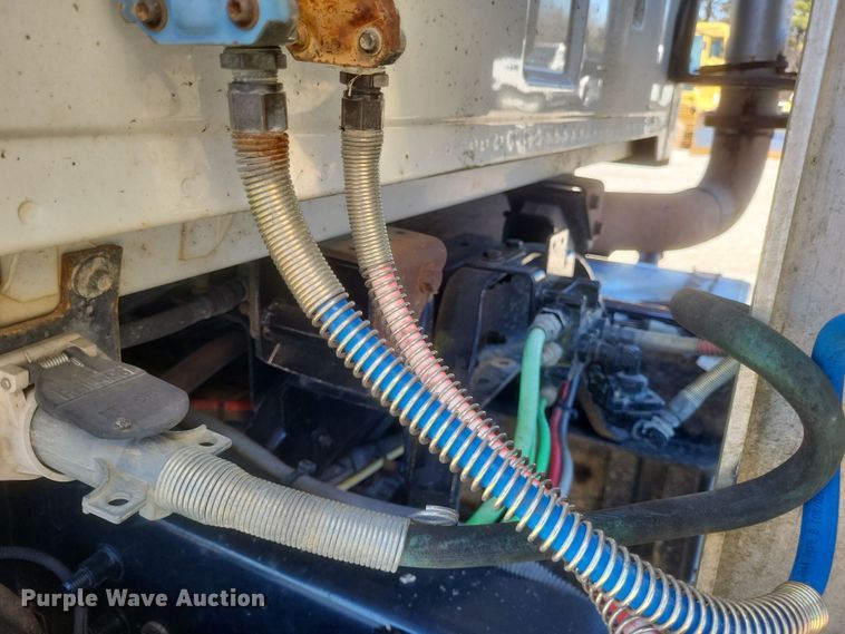 image for item DS5206 2002 Sterling LT9 semi truck