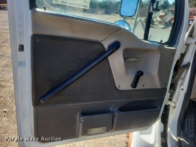 image for item DS5206 2002 Sterling LT9 semi truck