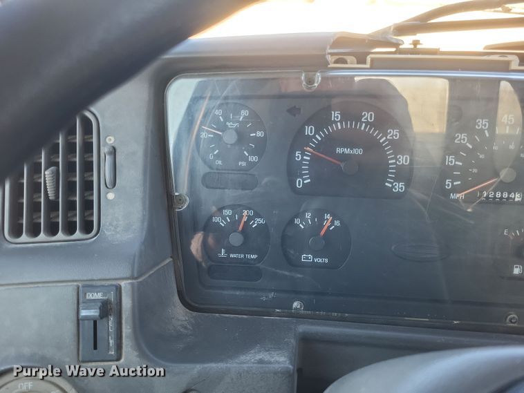 image for item DS5206 2002 Sterling LT9 semi truck