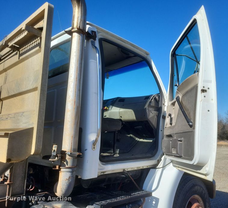 image for item DS5206 2002 Sterling LT9 semi truck