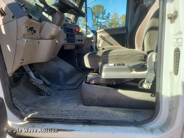 image for item DS5206 2002 Sterling LT9 semi truck