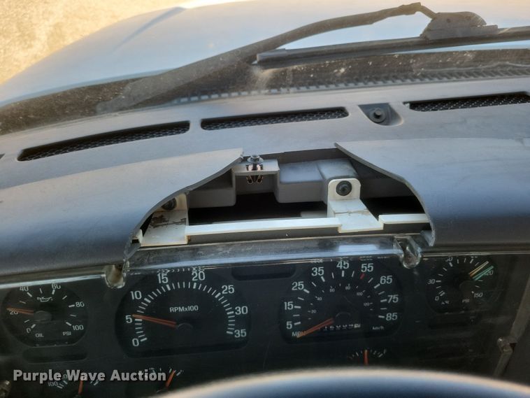 image for item DS5206 2002 Sterling LT9 semi truck