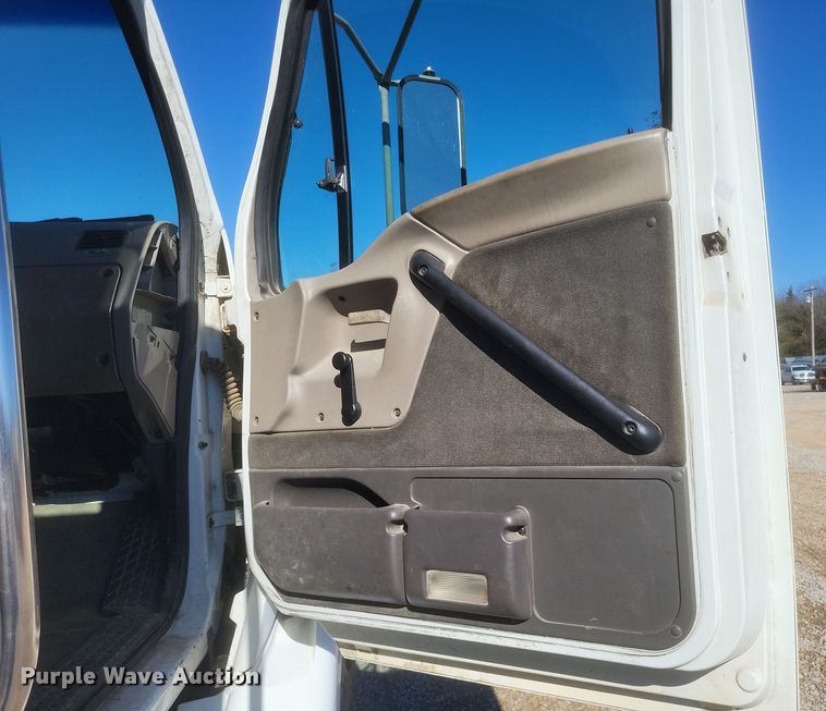 image for item DS5206 2002 Sterling LT9 semi truck