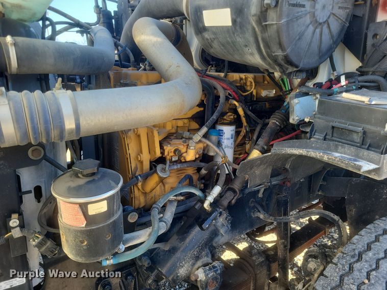 image for item DS5206 2002 Sterling LT9 semi truck