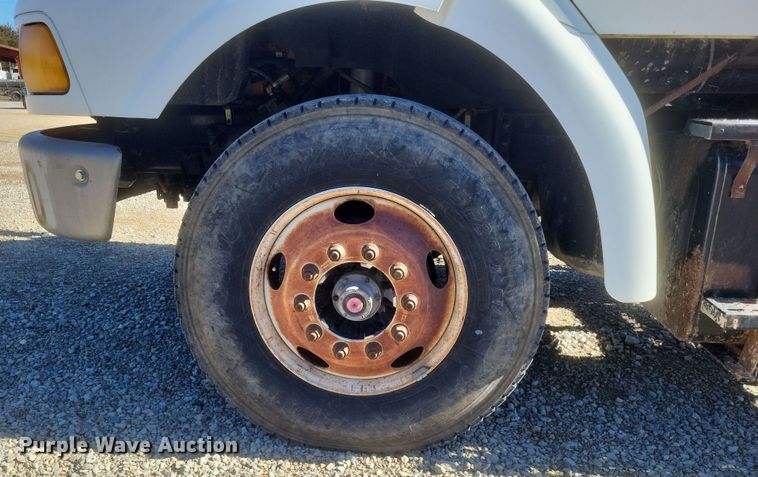 image for item DS5206 2002 Sterling LT9 semi truck