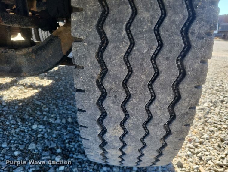 image for item DS5206 2002 Sterling LT9 semi truck