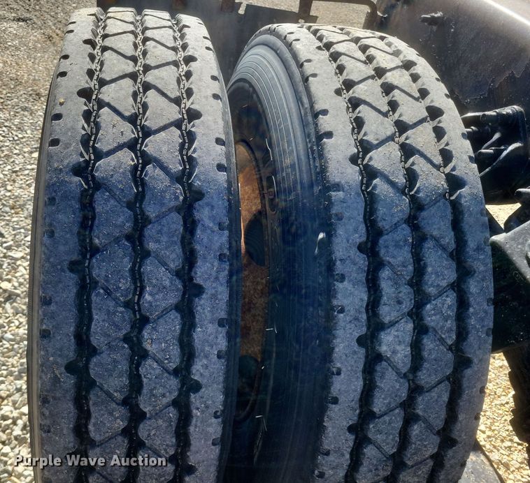 image for item DS5206 2002 Sterling LT9 semi truck