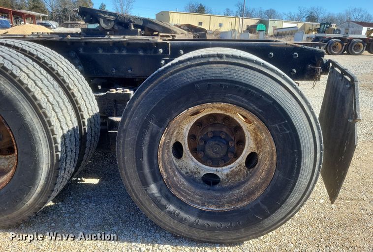 image for item DS5206 2002 Sterling LT9 semi truck