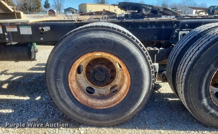 image for item DS5206 2002 Sterling LT9 semi truck