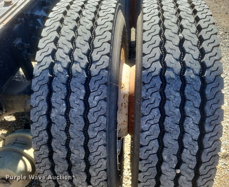 image for item DS5206 2002 Sterling LT9 semi truck