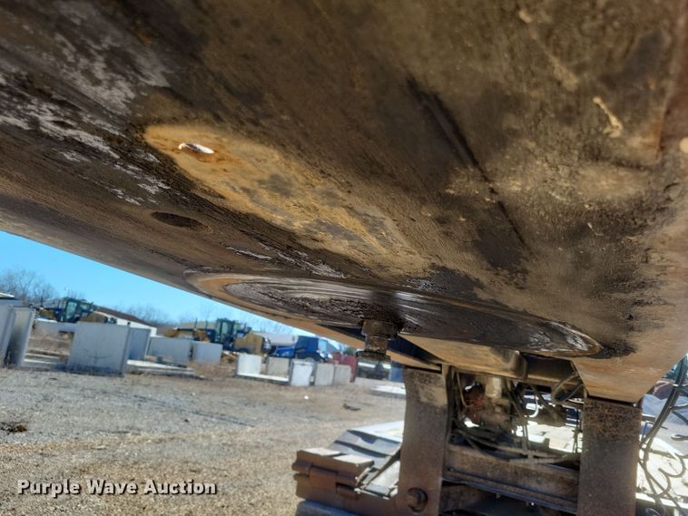 image for item DS5207 1997 Dakota Trail-Eze DG5022H3 lowboy equipment trailer