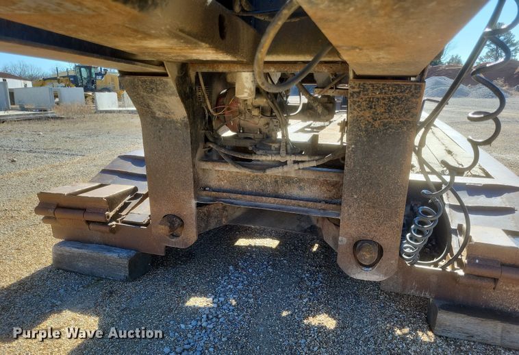 image for item DS5207 1997 Dakota Trail-Eze DG5022H3 lowboy equipment trailer