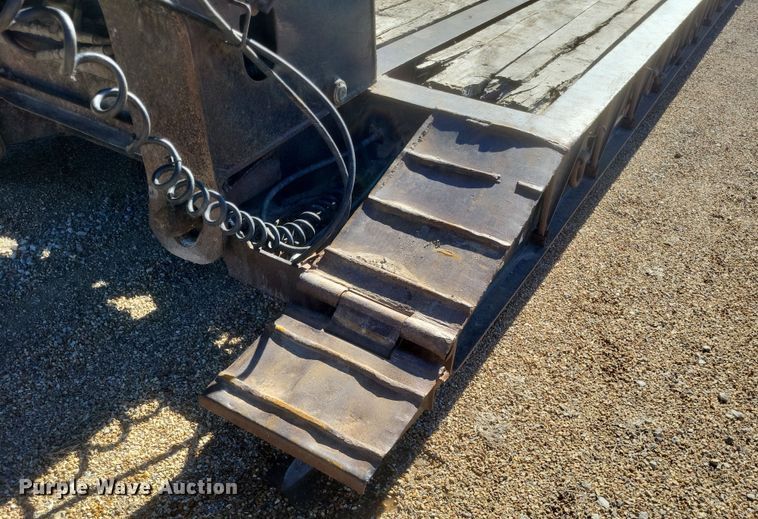 image for item DS5207 1997 Dakota Trail-Eze DG5022H3 lowboy equipment trailer