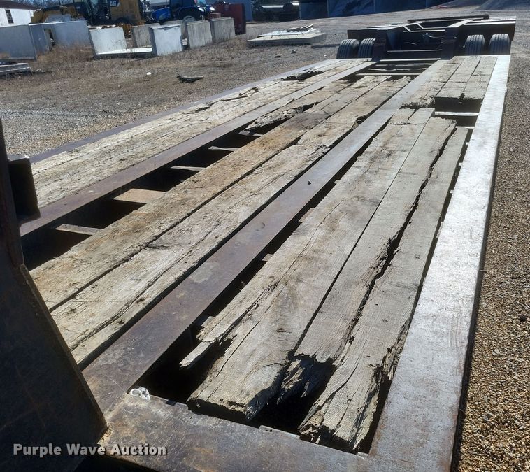 image for item DS5207 1997 Dakota Trail-Eze DG5022H3 lowboy equipment trailer