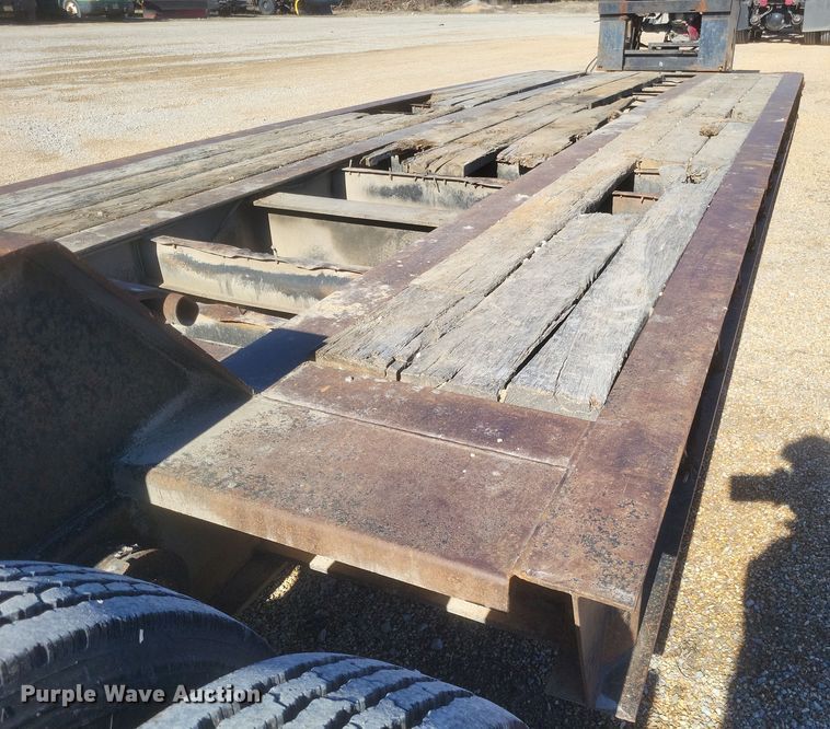 image for item DS5207 1997 Dakota Trail-Eze DG5022H3 lowboy equipment trailer