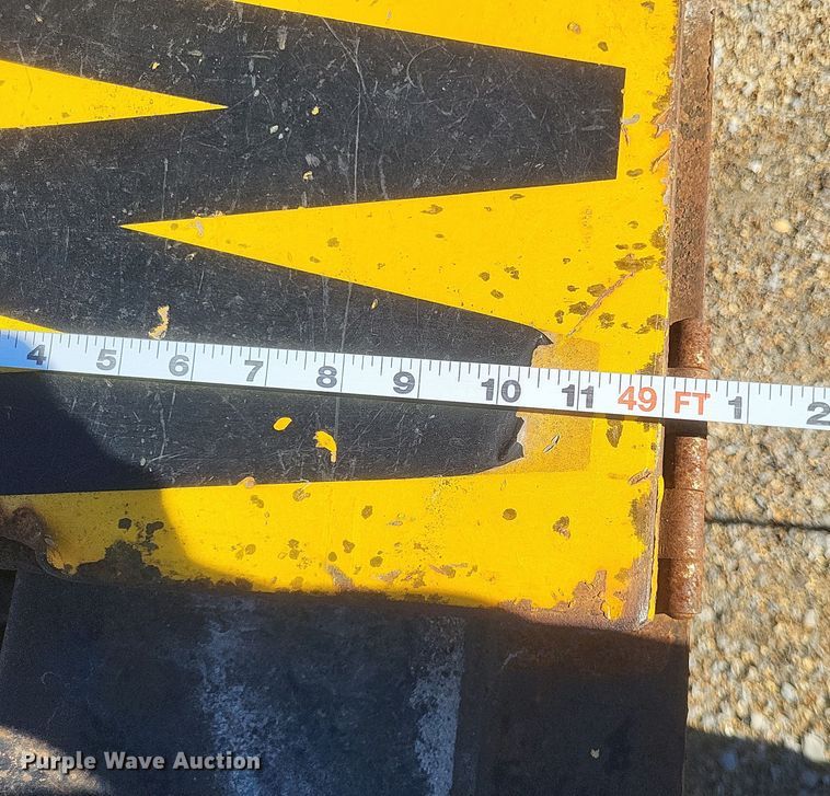 image for item DS5207 1997 Dakota Trail-Eze DG5022H3 lowboy equipment trailer