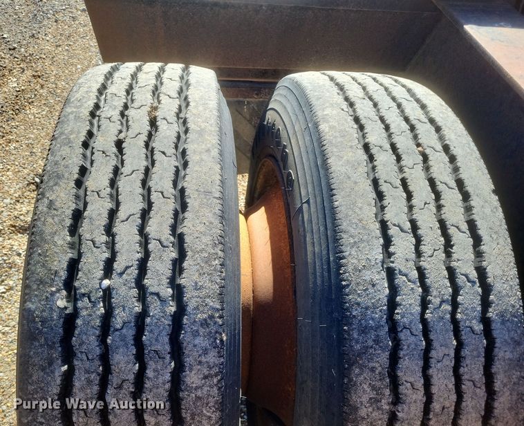 image for item DS5207 1997 Dakota Trail-Eze DG5022H3 lowboy equipment trailer