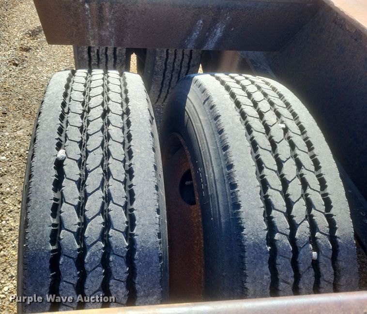 image for item DS5207 1997 Dakota Trail-Eze DG5022H3 lowboy equipment trailer