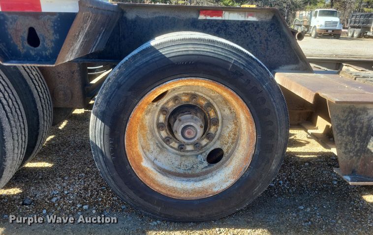 image for item DS5207 1997 Dakota Trail-Eze DG5022H3 lowboy equipment trailer