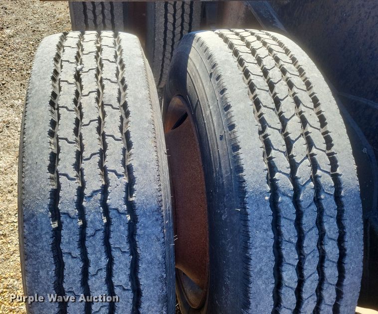 image for item DS5207 1997 Dakota Trail-Eze DG5022H3 lowboy equipment trailer