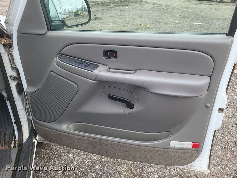 image for item DS5233 2005 Chevrolet Tahoe SUV