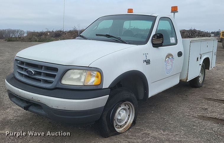 image for item DS5235 2000 Ford F150 utility bed pickup truck