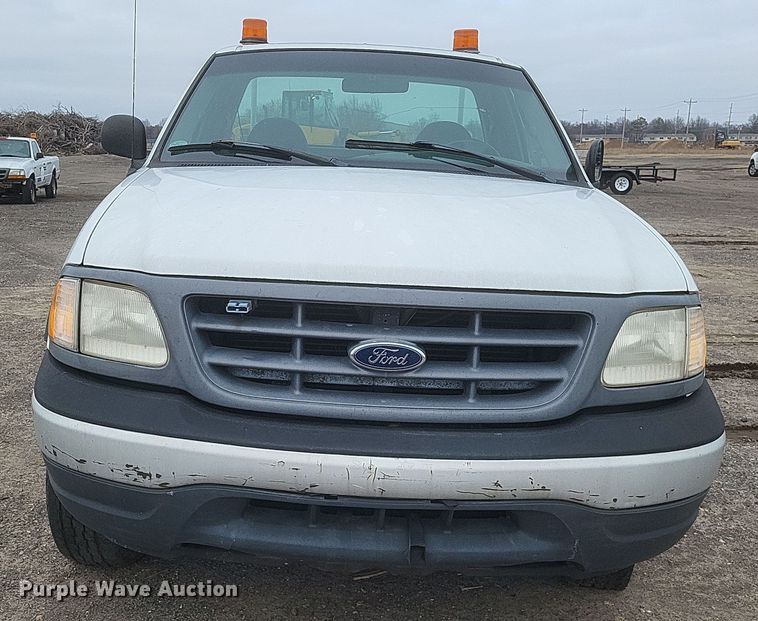 image for item DS5235 2000 Ford F150 utility bed pickup truck