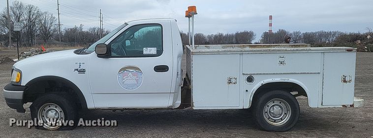 image for item DS5235 2000 Ford F150 utility bed pickup truck