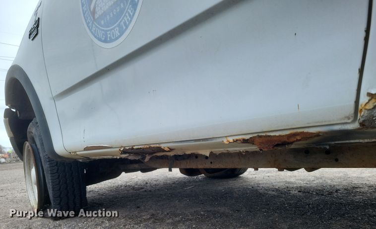 image for item DS5235 2000 Ford F150 utility bed pickup truck