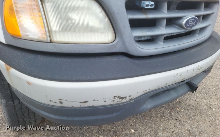 image for item DS5235 2000 Ford F150 utility bed pickup truck