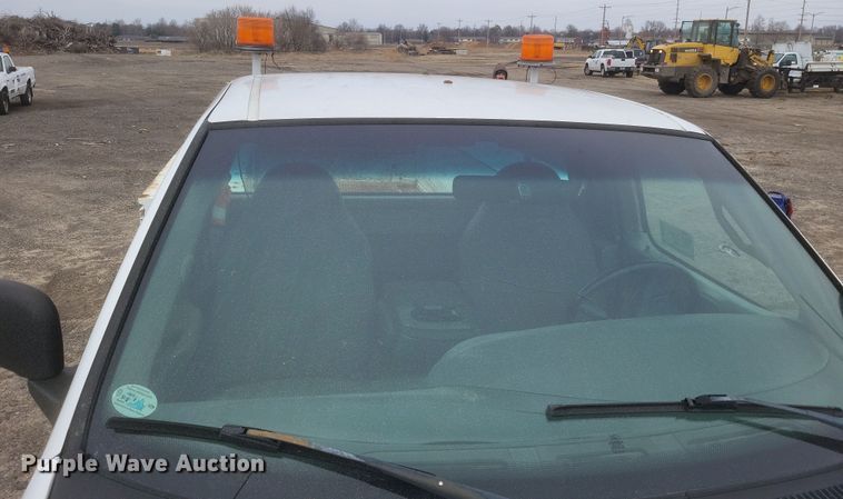 image for item DS5235 2000 Ford F150 utility bed pickup truck