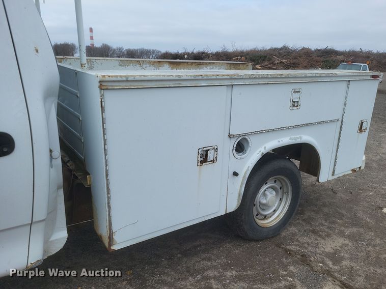 image for item DS5235 2000 Ford F150 utility bed pickup truck