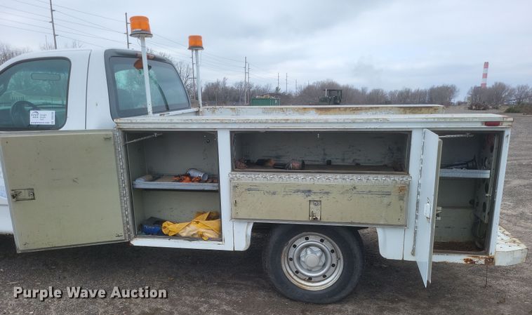 image for item DS5235 2000 Ford F150 utility bed pickup truck