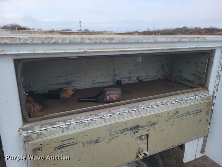 image for item DS5235 2000 Ford F150 utility bed pickup truck