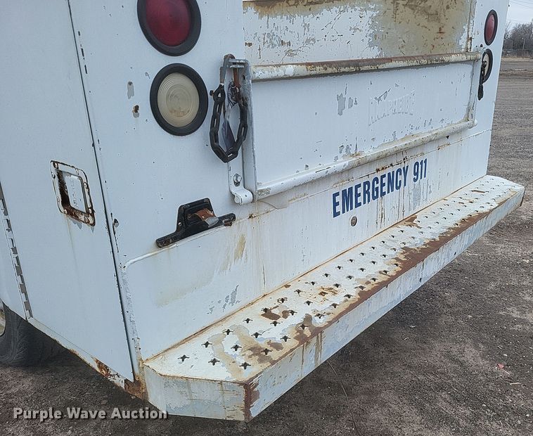 image for item DS5235 2000 Ford F150 utility bed pickup truck