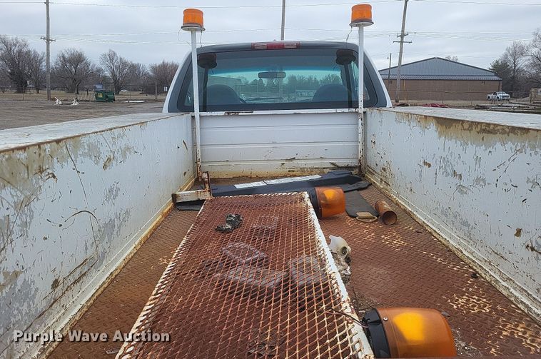 image for item DS5235 2000 Ford F150 utility bed pickup truck