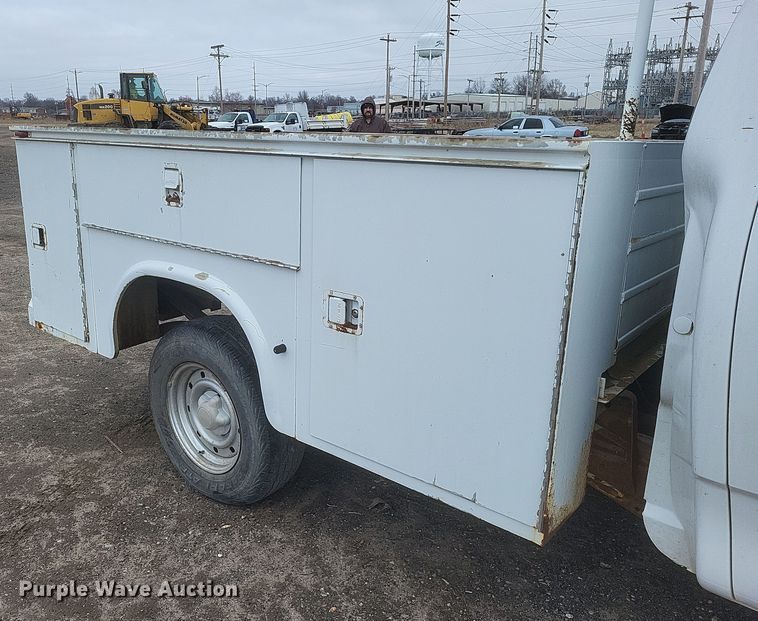 image for item DS5235 2000 Ford F150 utility bed pickup truck