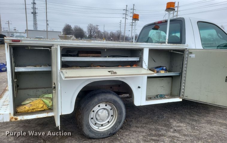 image for item DS5235 2000 Ford F150 utility bed pickup truck