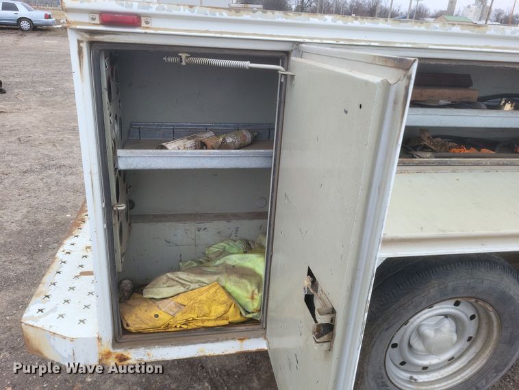 image for item DS5235 2000 Ford F150 utility bed pickup truck