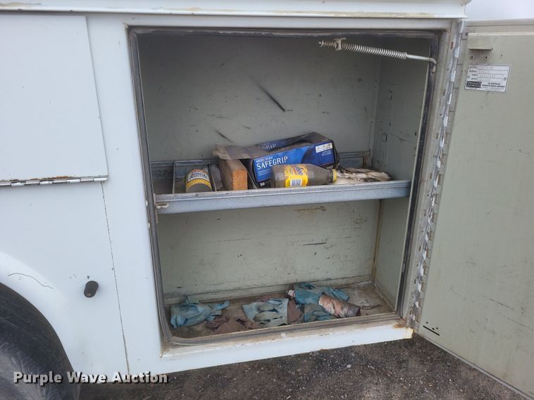 image for item DS5235 2000 Ford F150 utility bed pickup truck