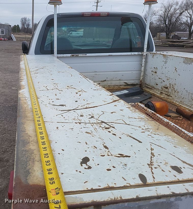 image for item DS5235 2000 Ford F150 utility bed pickup truck