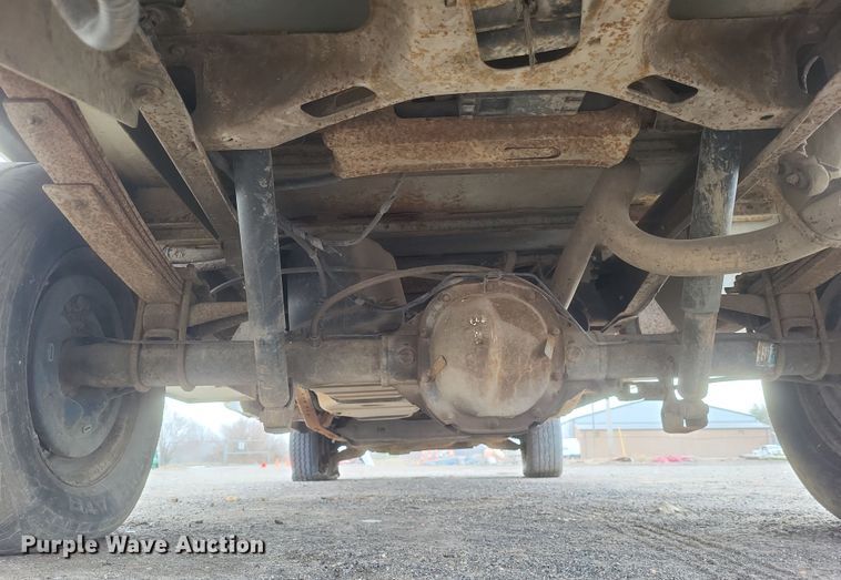 image for item DS5235 2000 Ford F150 utility bed pickup truck