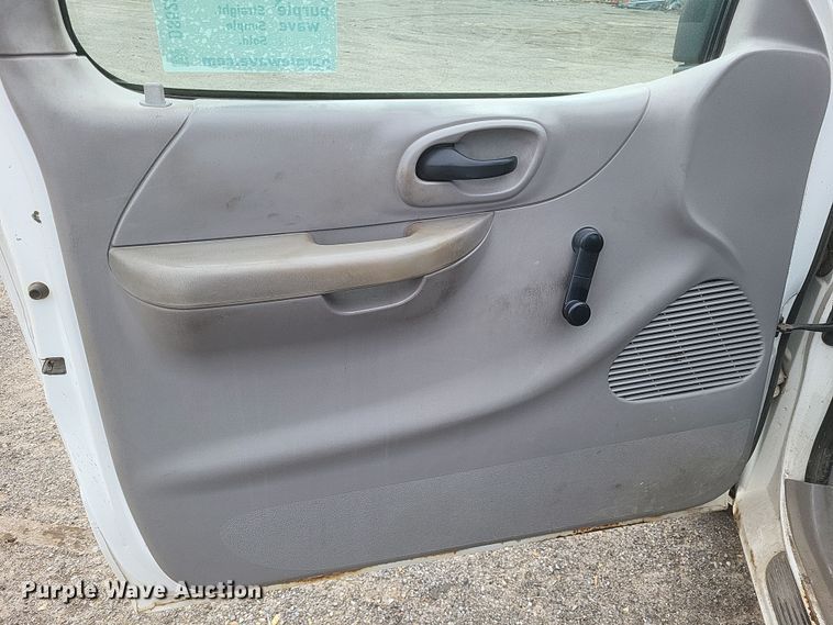 image for item DS5235 2000 Ford F150 utility bed pickup truck