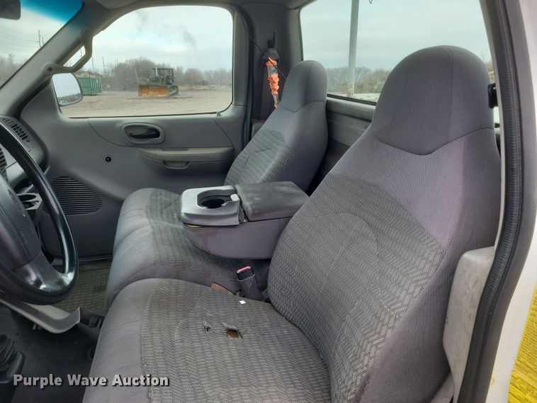 image for item DS5235 2000 Ford F150 utility bed pickup truck