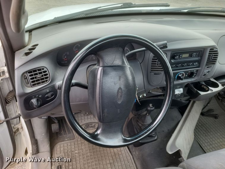 image for item DS5235 2000 Ford F150 utility bed pickup truck