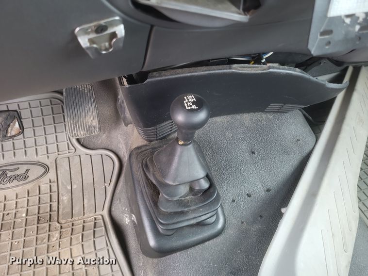 image for item DS5235 2000 Ford F150 utility bed pickup truck