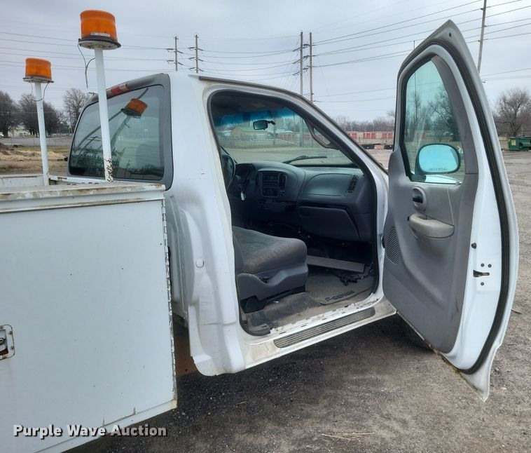 image for item DS5235 2000 Ford F150 utility bed pickup truck