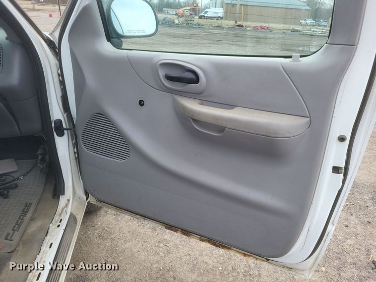 image for item DS5235 2000 Ford F150 utility bed pickup truck