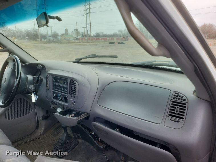 image for item DS5235 2000 Ford F150 utility bed pickup truck